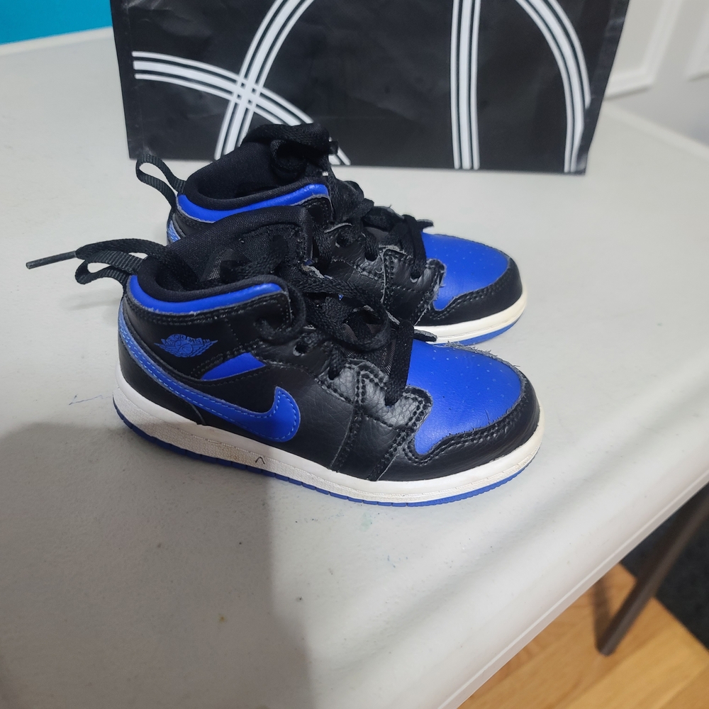 Nike Kids Black and Blue Sneakers